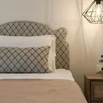 Sofia - Yiota & Apartamento