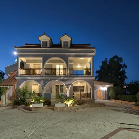 アパート Sofia - Yiota & チィリヴィ