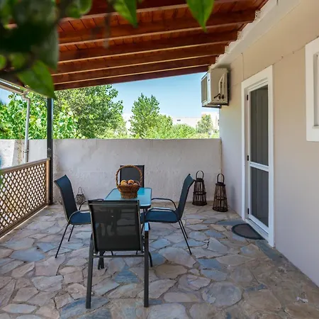 Sofia - Yiota & アパート *