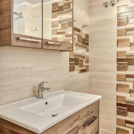 Sofia - Yiota & アパート チィリヴィ