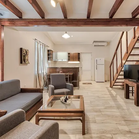 Sofia - Yiota & アパート チィリヴィ