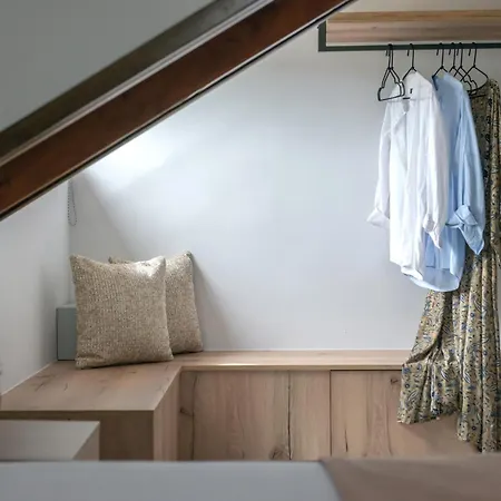 Sofia - Yiota & アパート チィリヴィ