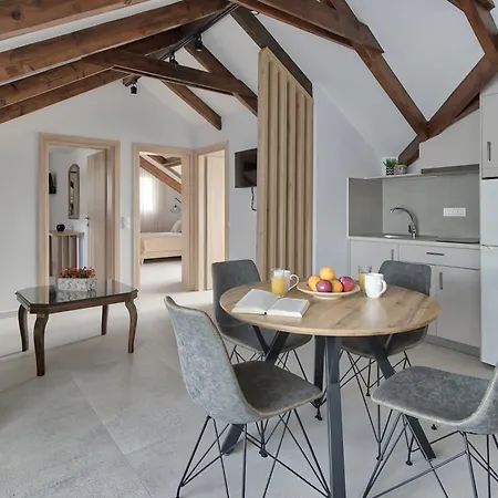 Sofia - Yiota & アパート *