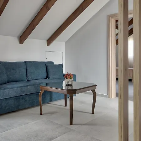 Sofia - Yiota & アパート *